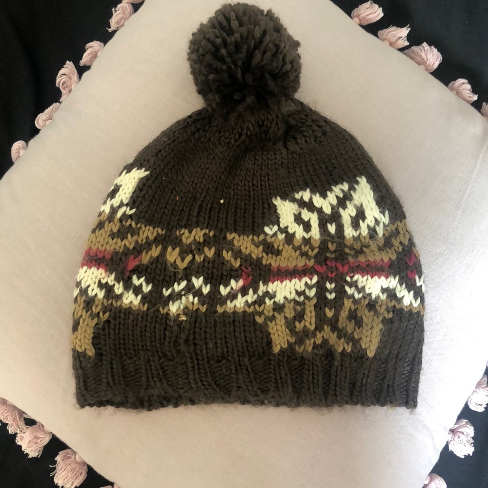 Brown winter design beanie w/ pom